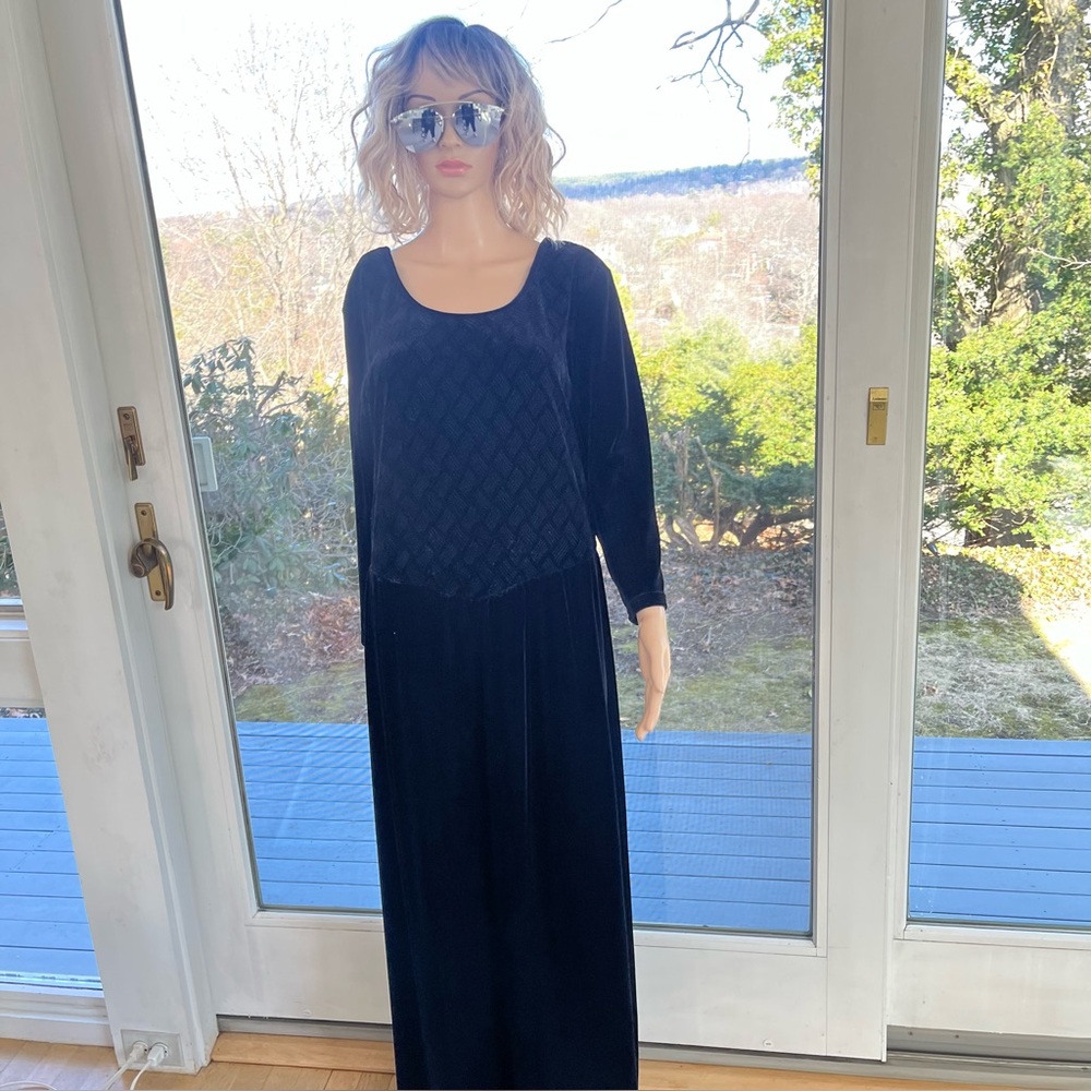 Chic Long Sleeve Black Dress